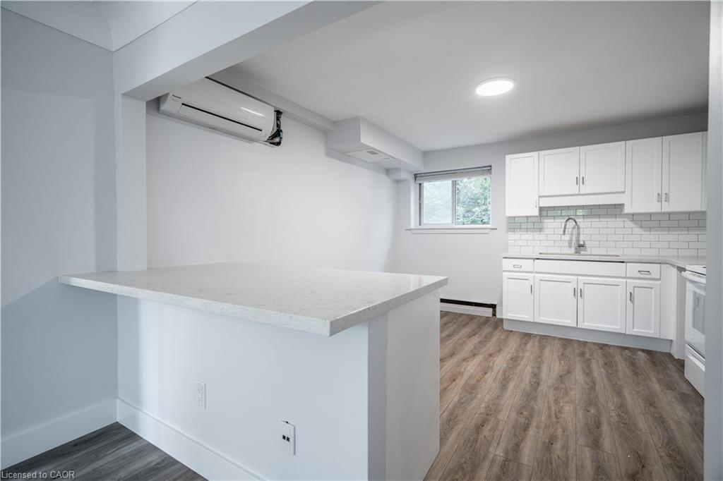 4-2161 Ghent Avenue, Burlington, ON - Indoor Photo Showing Kitchen