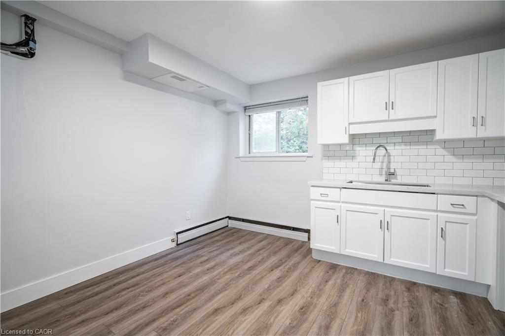 4-2161 Ghent Avenue, Burlington, ON - Indoor Photo Showing Kitchen