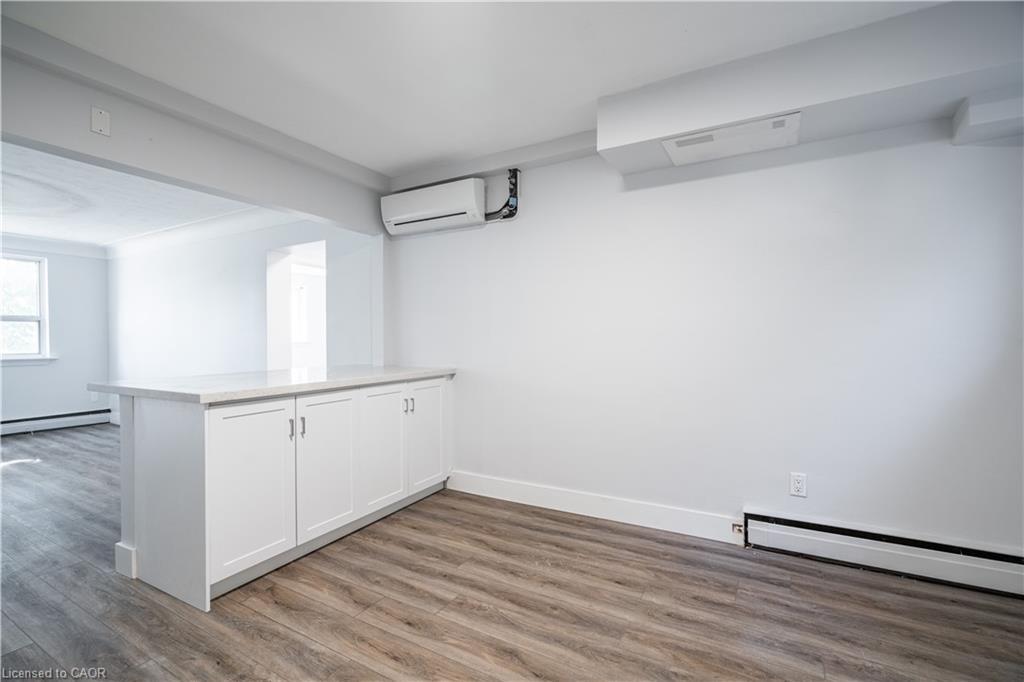 4-2161 Ghent Avenue, Burlington, ON - Indoor Photo Showing Other Room