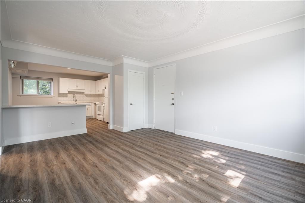 4-2161 Ghent Avenue, Burlington, ON - Indoor