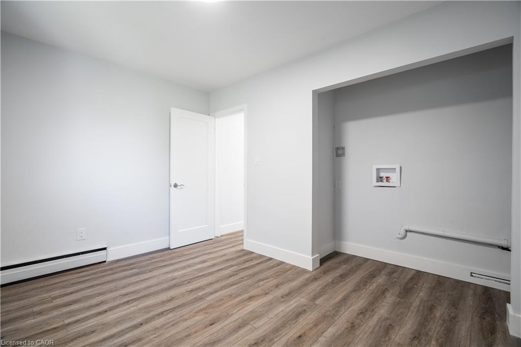 4-2161 Ghent Avenue, Burlington, ON - Indoor Photo Showing Other Room