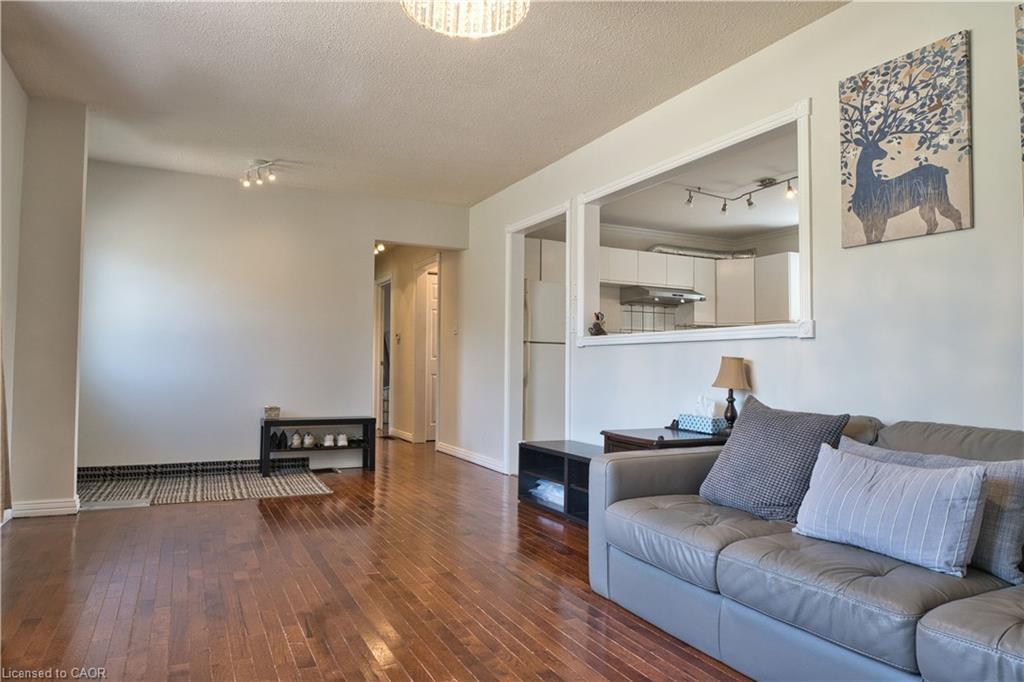 365 Adeline Drive, Georgina, ON - Indoor Photo Showing Living Room