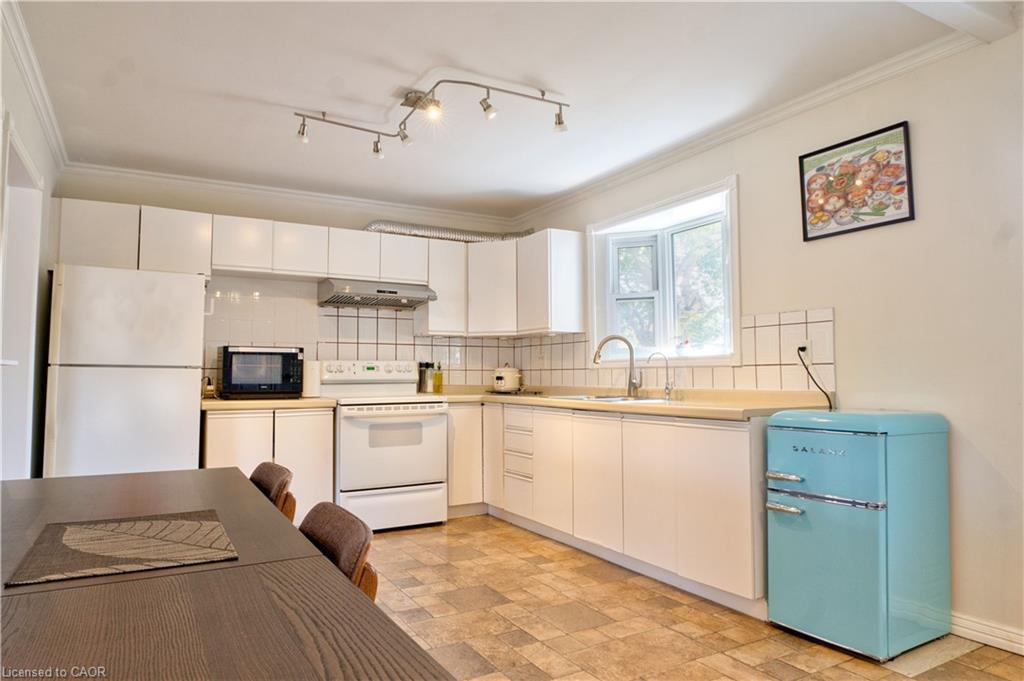 365 Adeline Drive, Georgina, ON - Indoor Photo Showing Kitchen