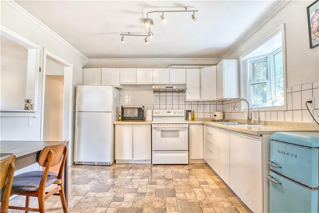 365 Adeline Drive, Georgina, ON - Indoor Photo Showing Kitchen