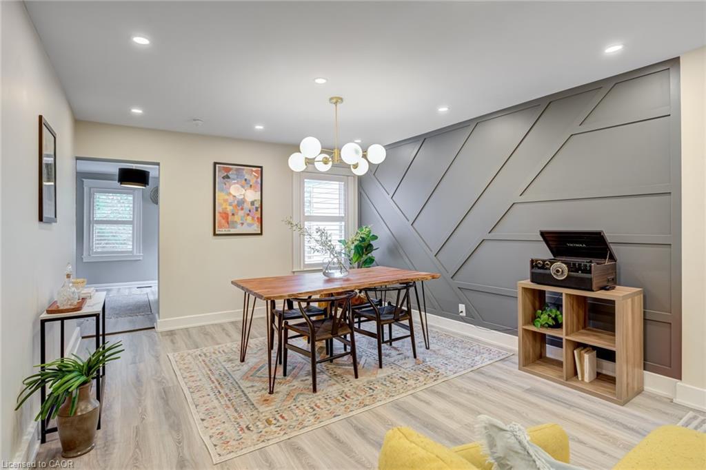 39 East Bend Avenue S, Hamilton, ON - Indoor Photo Showing Dining Room