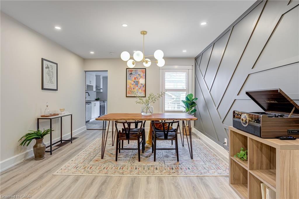 39 East Bend Avenue S, Hamilton, ON - Indoor Photo Showing Dining Room