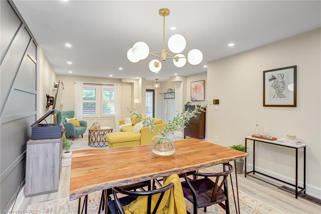 39 East Bend Avenue S, Hamilton, ON - Indoor Photo Showing Dining Room