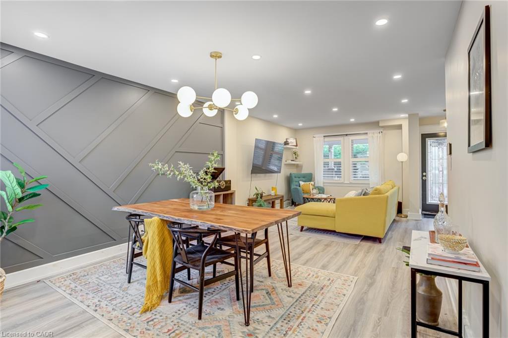39 East Bend Avenue S, Hamilton, ON - Indoor Photo Showing Dining Room