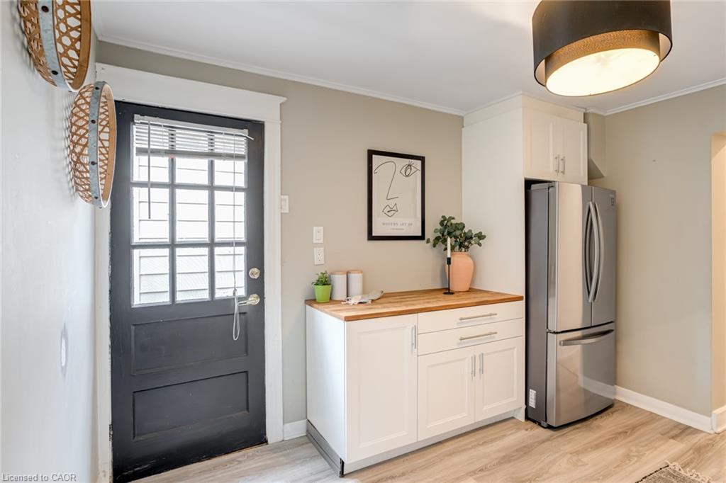 39 East Bend Avenue S, Hamilton, ON - Indoor