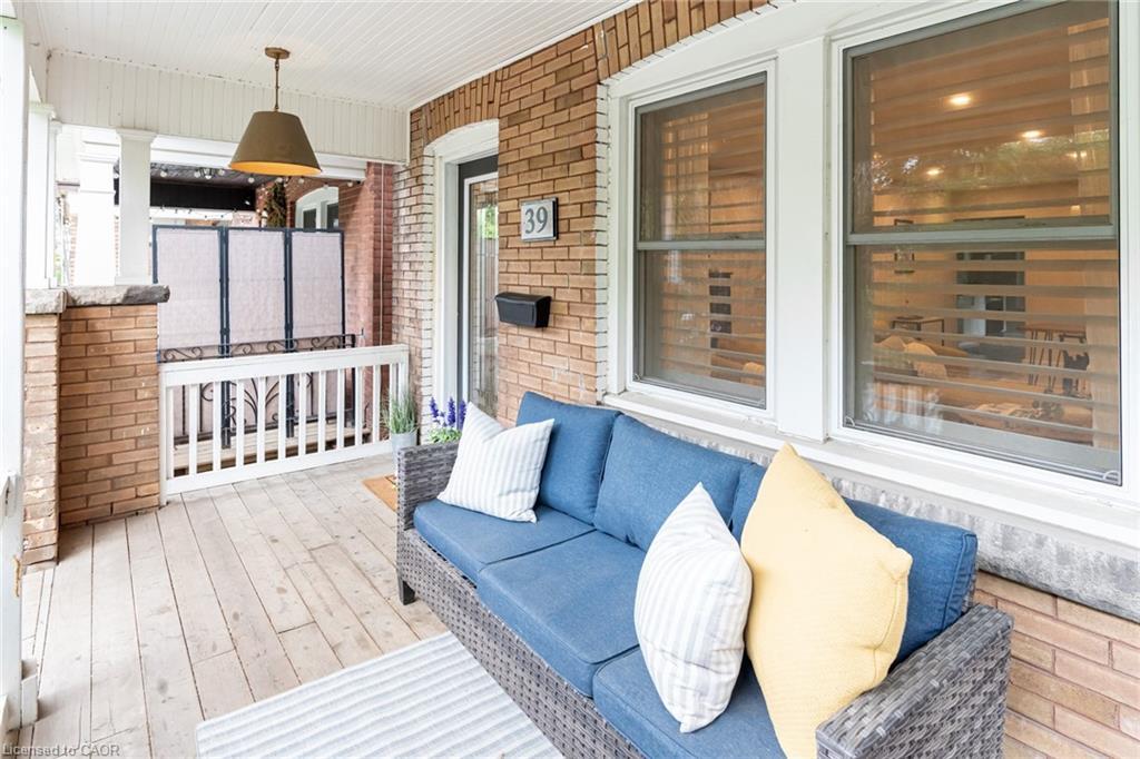 39 East Bend Avenue S, Hamilton, ON - Outdoor With Deck Patio Veranda With Exterior