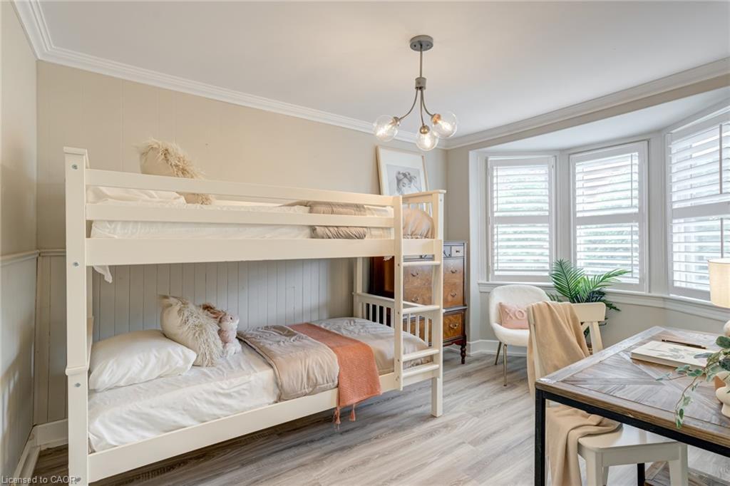 39 East Bend Avenue S, Hamilton, ON - Indoor Photo Showing Bedroom