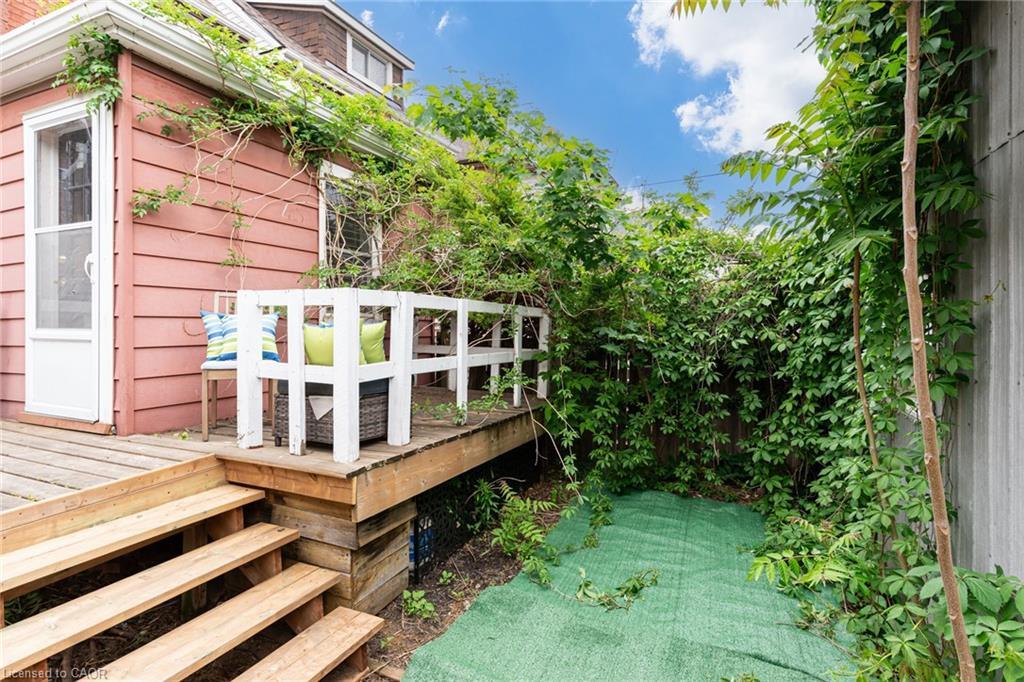 39 East Bend Avenue S, Hamilton, ON - Outdoor