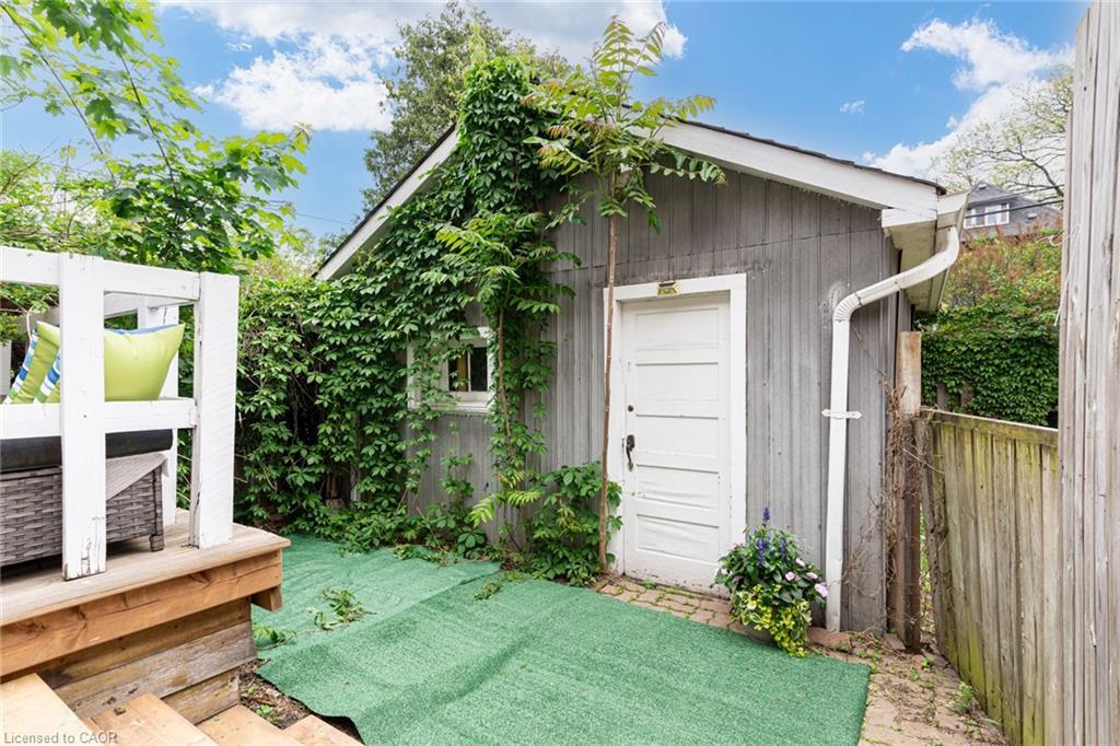 39 East Bend Avenue S, Hamilton, ON - Outdoor