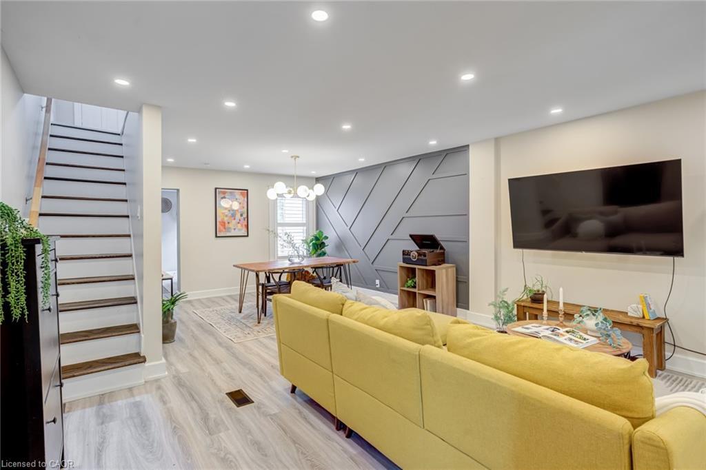 39 East Bend Avenue S, Hamilton, ON - Indoor