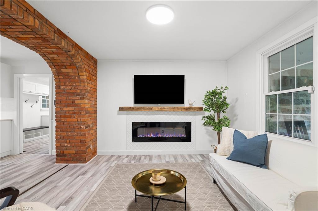 296 Edgehill Drive, Kitchener, ON - Indoor Photo Showing Living Room With Fireplace