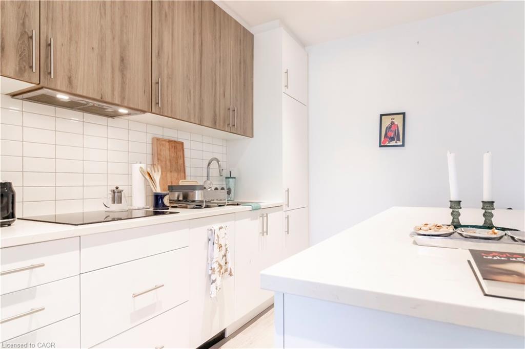 1212-181 King Street S, Waterloo, ON - Indoor Photo Showing Kitchen