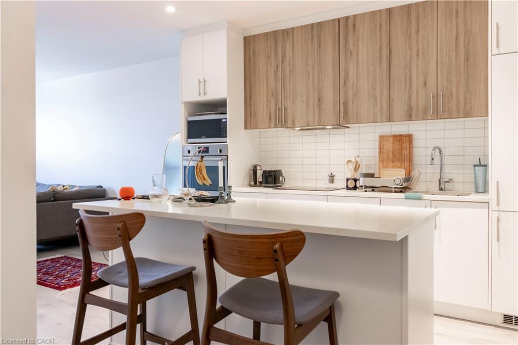 1212-181 King Street S, Waterloo, ON - Indoor Photo Showing Kitchen