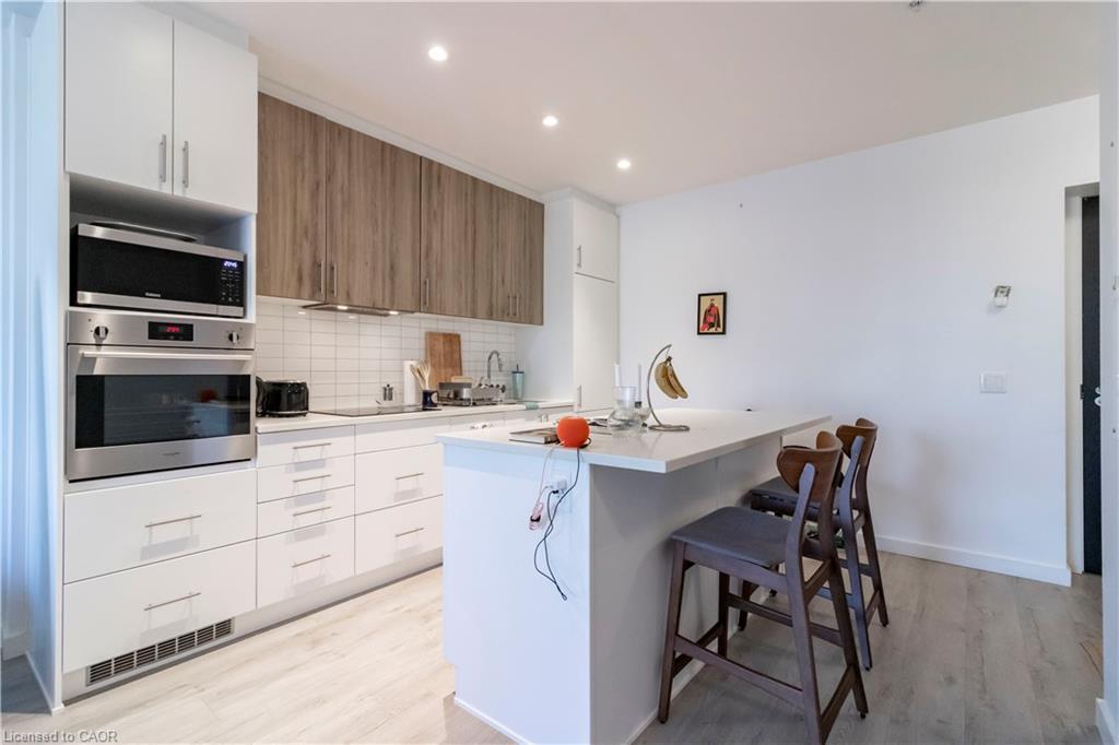 1212-181 King Street S, Waterloo, ON - Indoor Photo Showing Kitchen With Upgraded Kitchen
