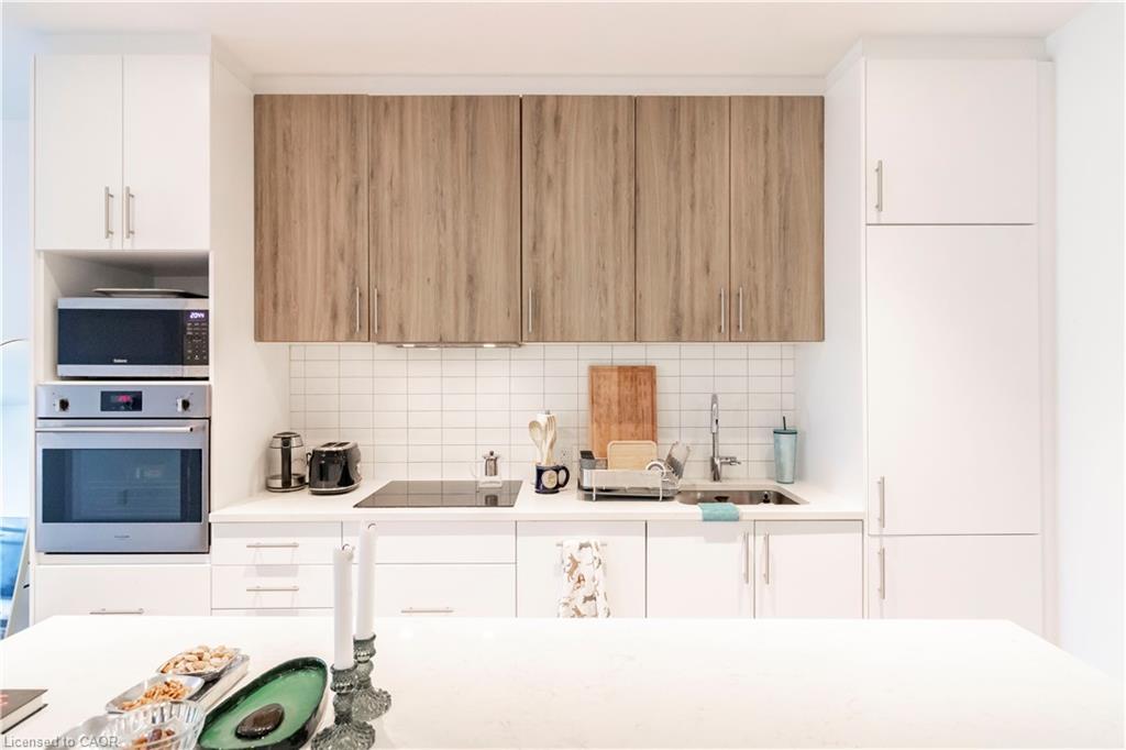 1212-181 King Street S, Waterloo, ON - Indoor Photo Showing Kitchen