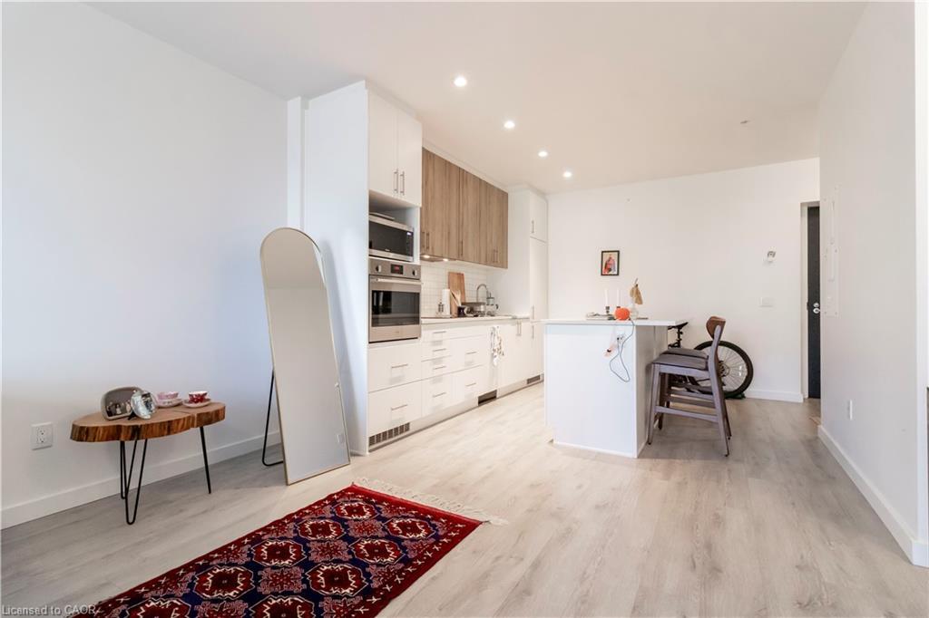 1212-181 King Street S, Waterloo, ON - Indoor Photo Showing Kitchen