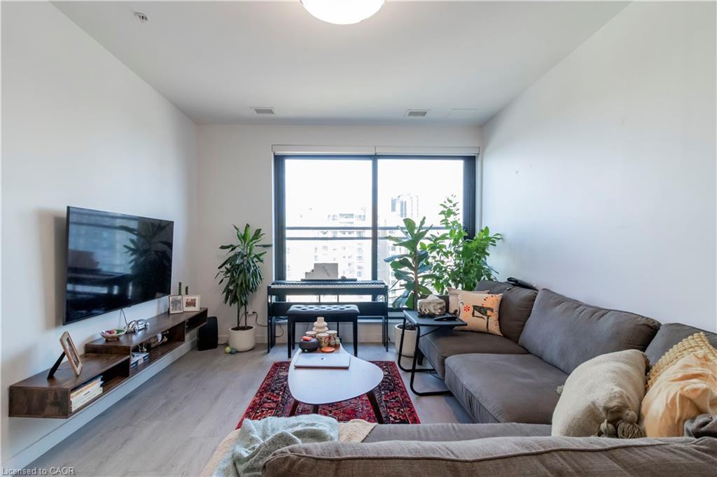 1212-181 King Street S, Waterloo, ON - Indoor Photo Showing Living Room