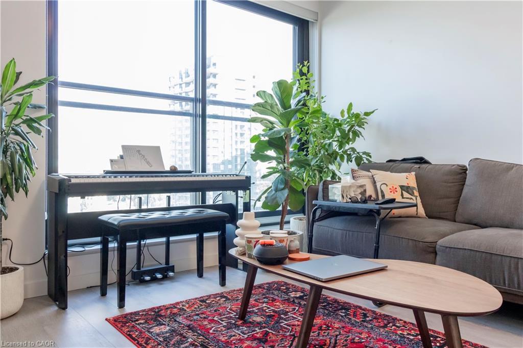 1212-181 King Street S, Waterloo, ON - Indoor Photo Showing Living Room