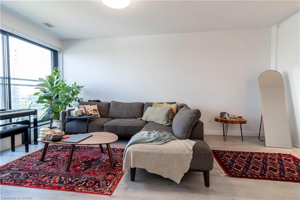 1212-181 King Street S, Waterloo, ON - Indoor Photo Showing Living Room