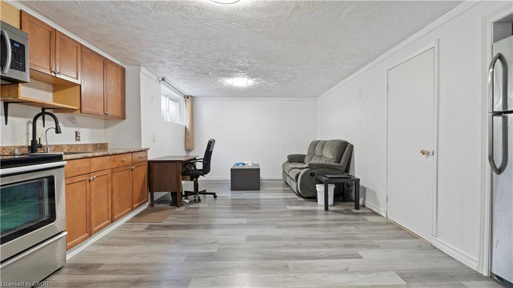 Lower-48 Mcdonald Avenue, Cambridge, ON - Indoor Photo Showing Kitchen