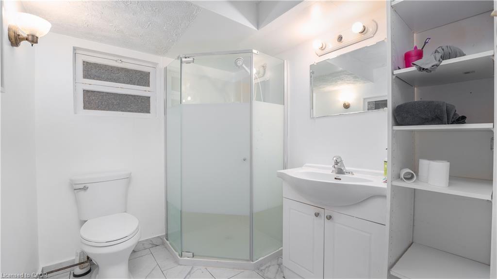 Lower-48 Mcdonald Avenue, Cambridge, ON - Indoor Photo Showing Bathroom