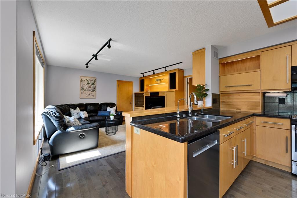 33 Walnut Drive, Guelph, ON - Indoor Photo Showing Kitchen With Double Sink