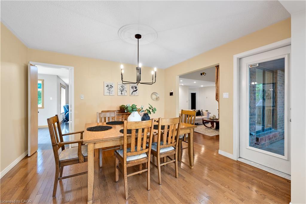 33 Walnut Drive, Guelph, ON - Indoor Photo Showing Dining Room