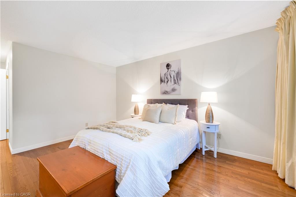 33 Walnut Drive, Guelph, ON - Indoor Photo Showing Bedroom