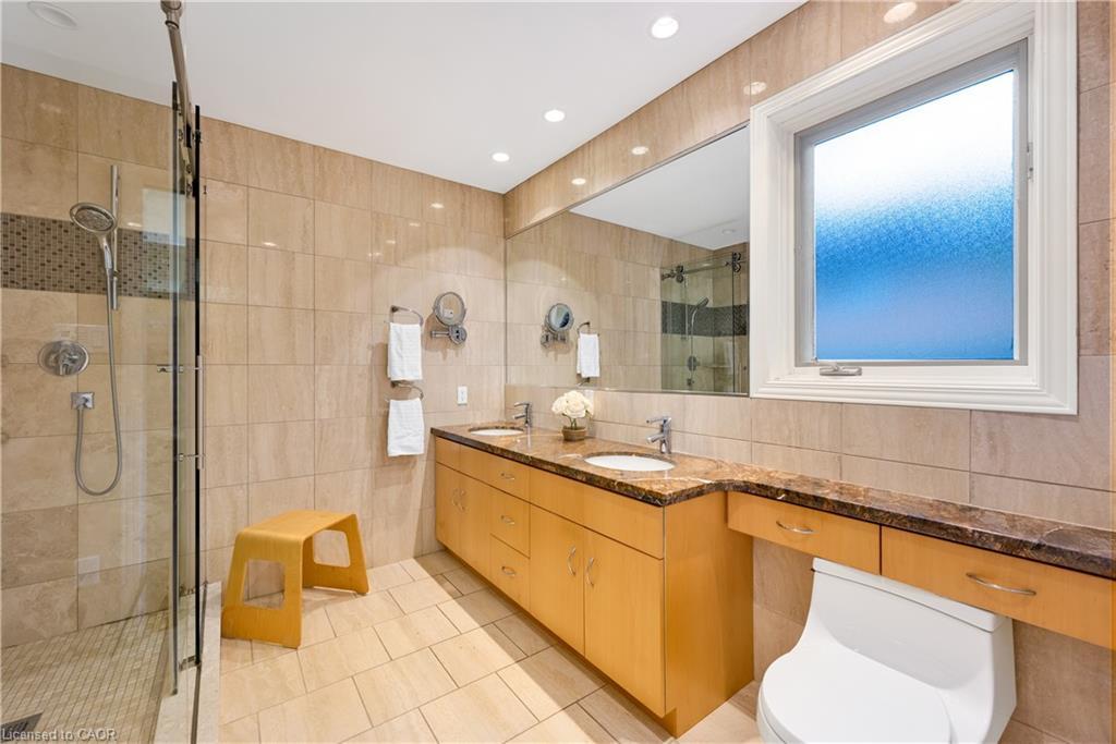 33 Walnut Drive, Guelph, ON - Indoor Photo Showing Bathroom