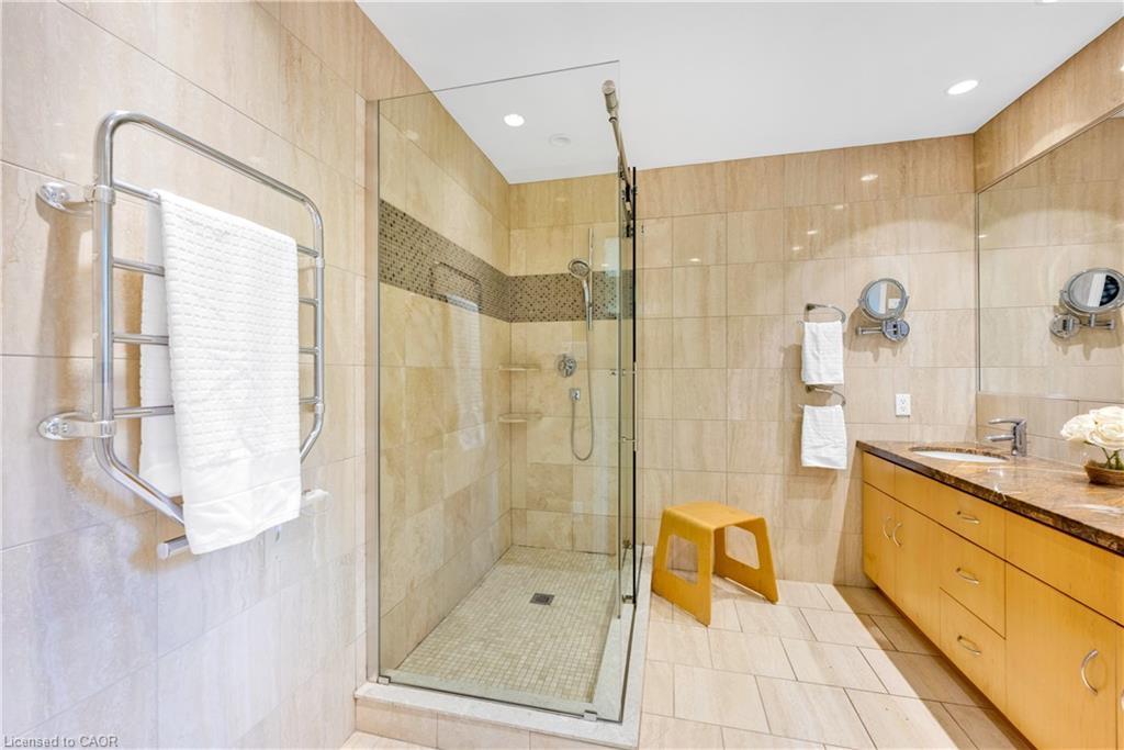 33 Walnut Drive, Guelph, ON - Indoor Photo Showing Bathroom