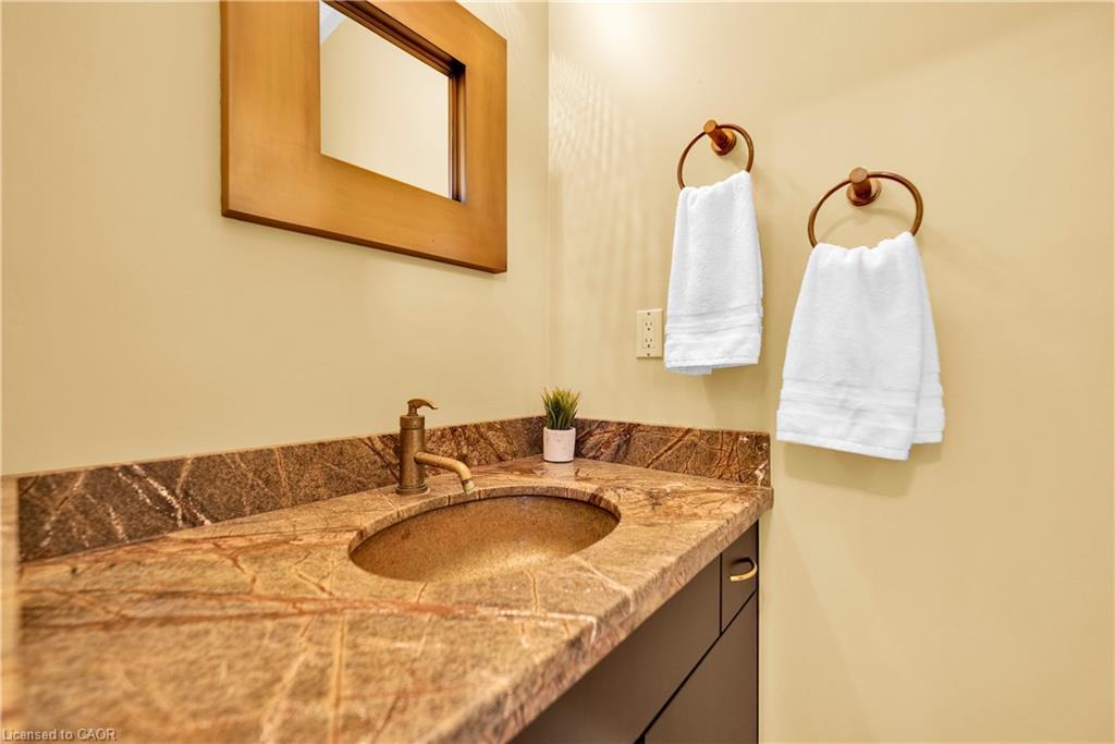 33 Walnut Drive, Guelph, ON - Indoor Photo Showing Bathroom