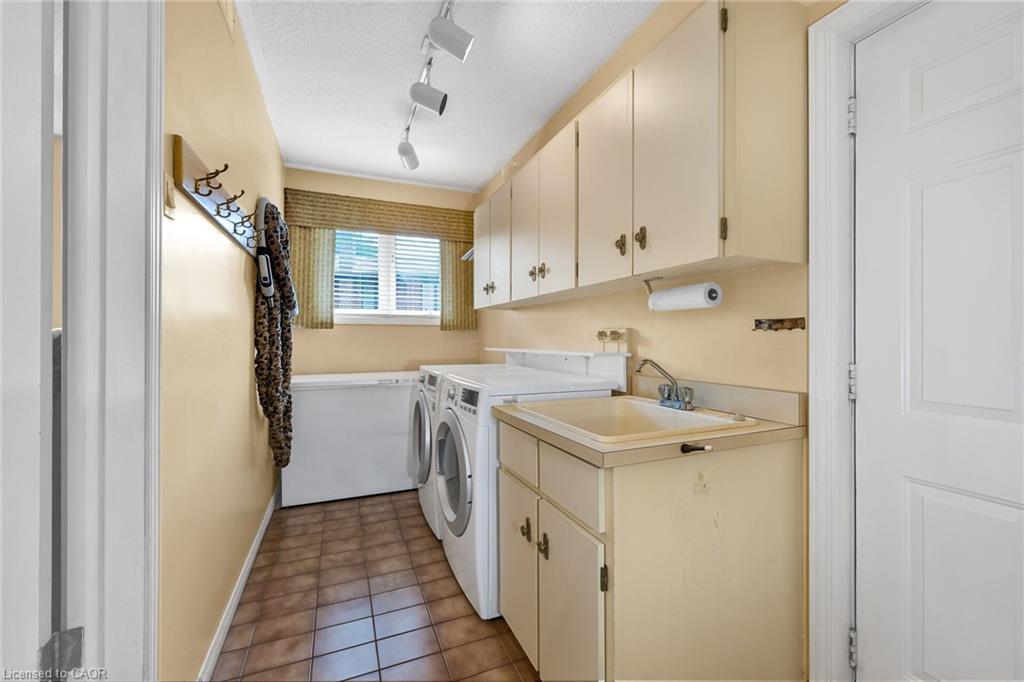 33 Walnut Drive, Guelph, ON - Indoor Photo Showing Laundry Room