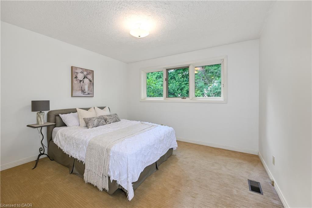 33 Walnut Drive, Guelph, ON - Indoor Photo Showing Bedroom