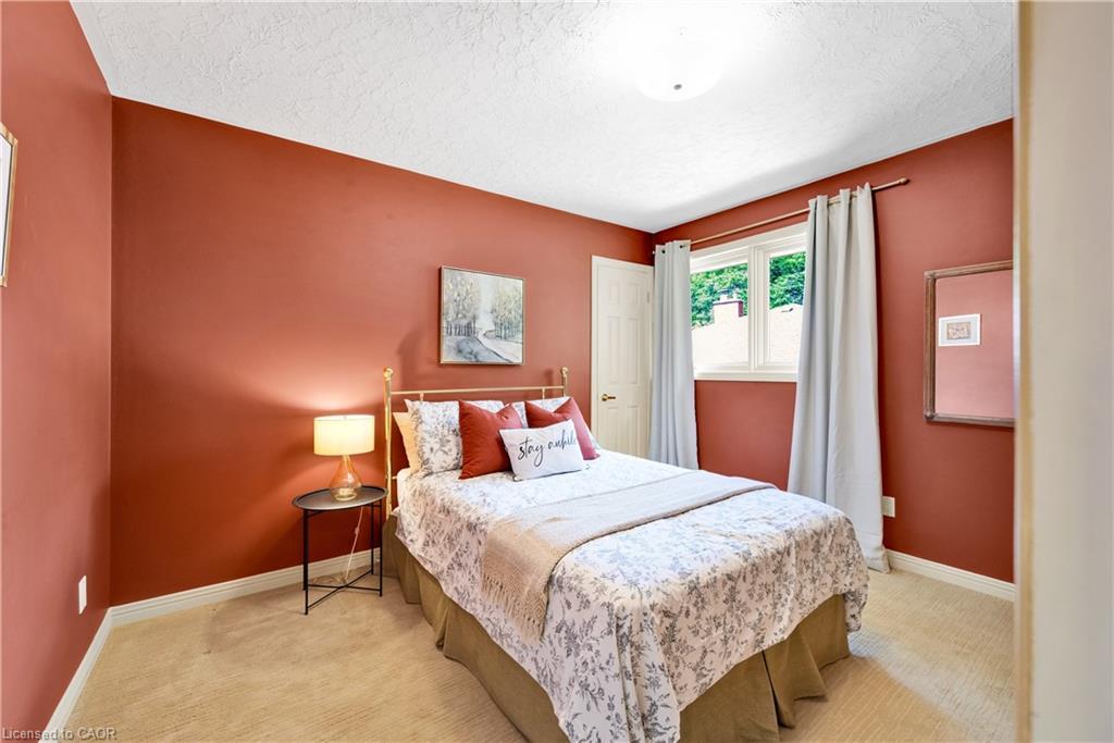 33 Walnut Drive, Guelph, ON - Indoor Photo Showing Bedroom