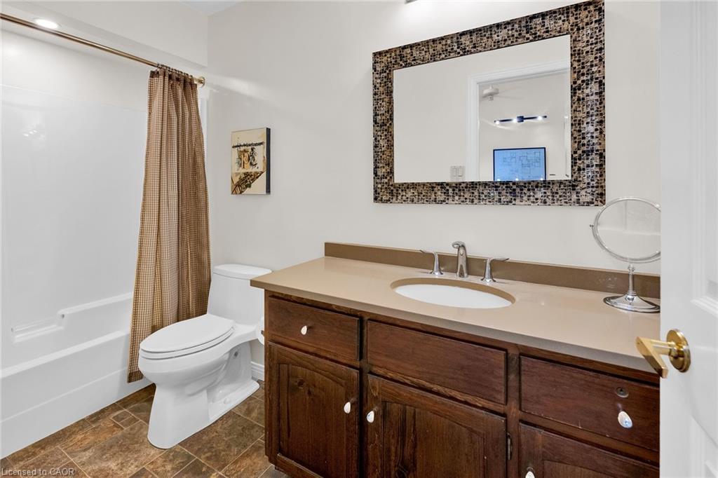 33 Walnut Drive, Guelph, ON - Indoor Photo Showing Bathroom