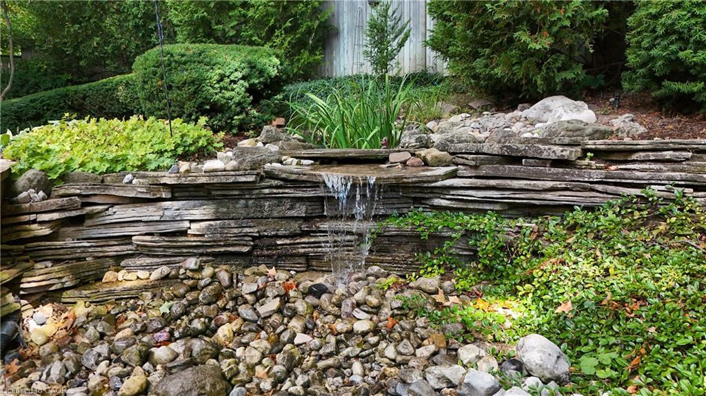 33 Walnut Drive, Guelph, ON - Outdoor