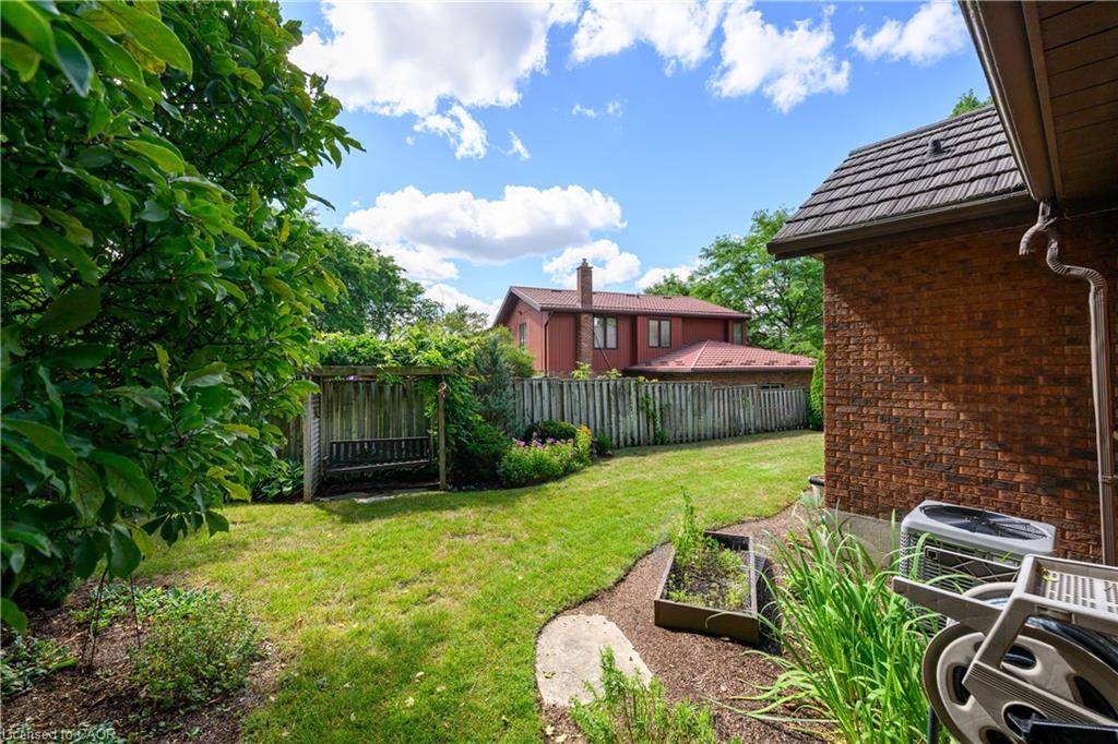 33 Walnut Drive, Guelph, ON - Outdoor