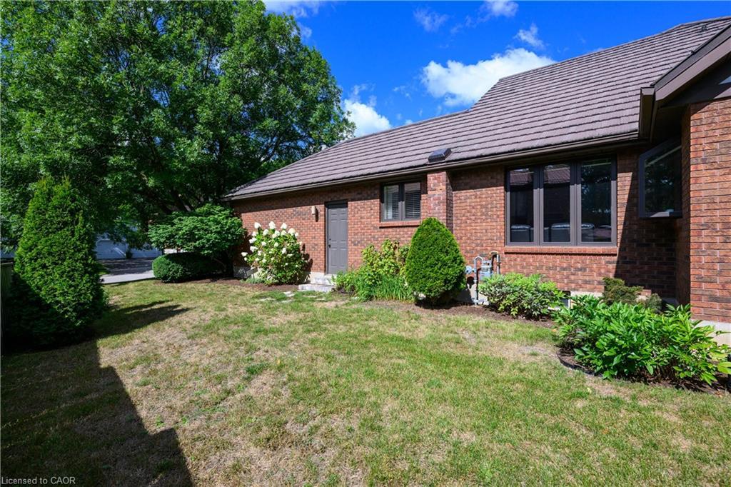 33 Walnut Drive, Guelph, ON - Outdoor