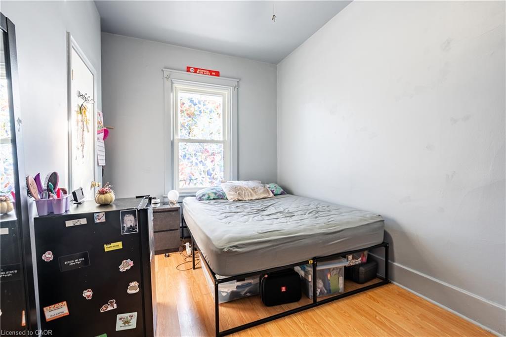 93 East 23Rd Street, Hamilton, ON - Indoor Photo Showing Bedroom