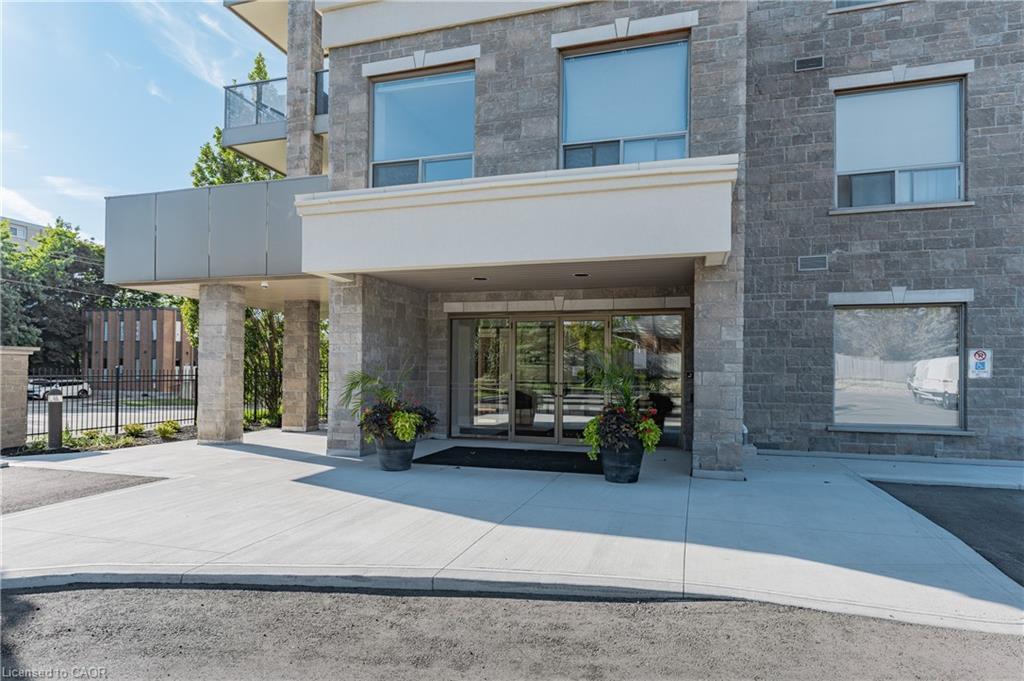 706-223 Erb Street W, Waterloo, ON - Outdoor