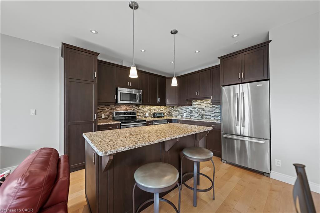 706-223 Erb Street W, Waterloo, ON - Indoor Photo Showing Kitchen With Stainless Steel Kitchen With Upgraded Kitchen