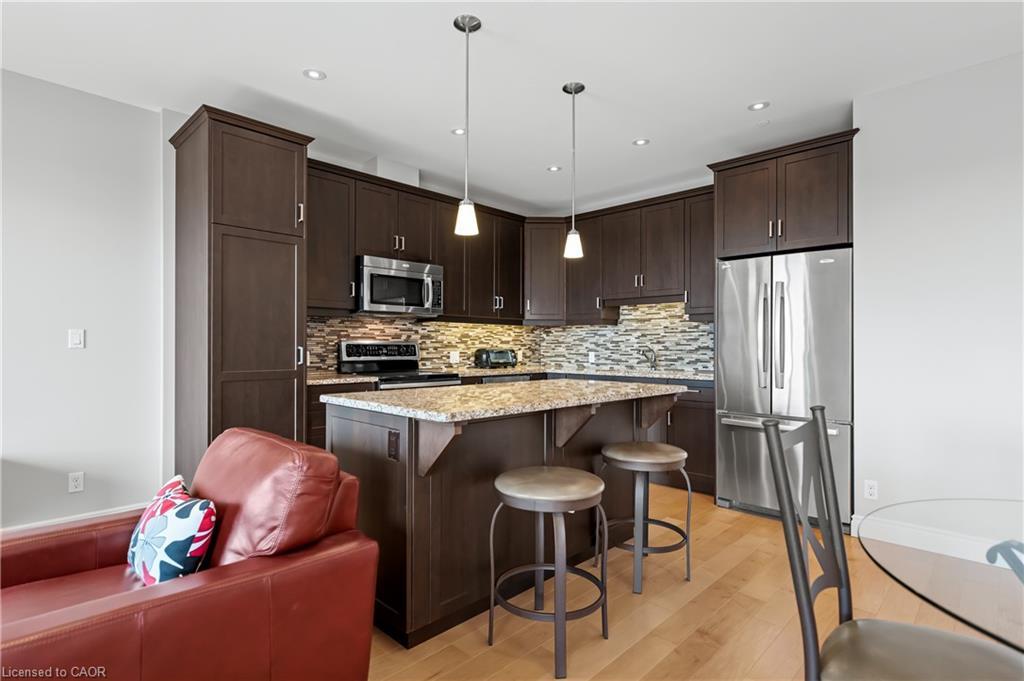 706-223 Erb Street W, Waterloo, ON - Indoor Photo Showing Kitchen With Stainless Steel Kitchen With Upgraded Kitchen