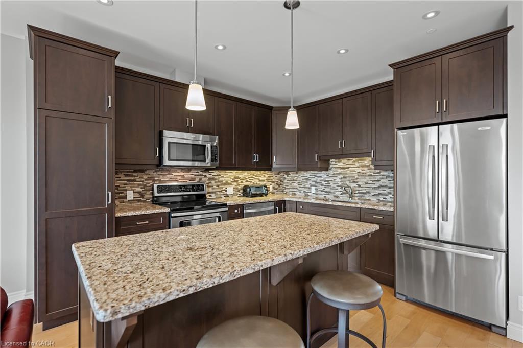 706-223 Erb Street W, Waterloo, ON - Indoor Photo Showing Kitchen With Stainless Steel Kitchen With Upgraded Kitchen