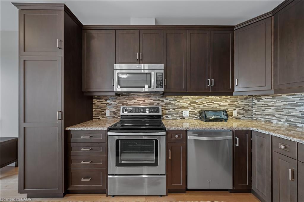 706-223 Erb Street W, Waterloo, ON - Indoor Photo Showing Kitchen