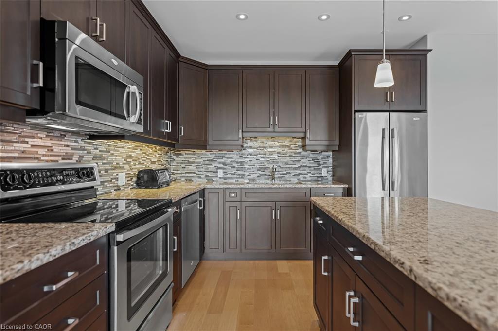 706-223 Erb Street W, Waterloo, ON - Indoor Photo Showing Kitchen With Stainless Steel Kitchen With Upgraded Kitchen