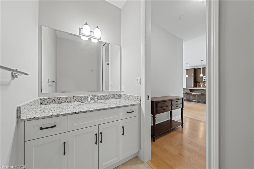 706-223 Erb Street W, Waterloo, ON - Indoor Photo Showing Bathroom